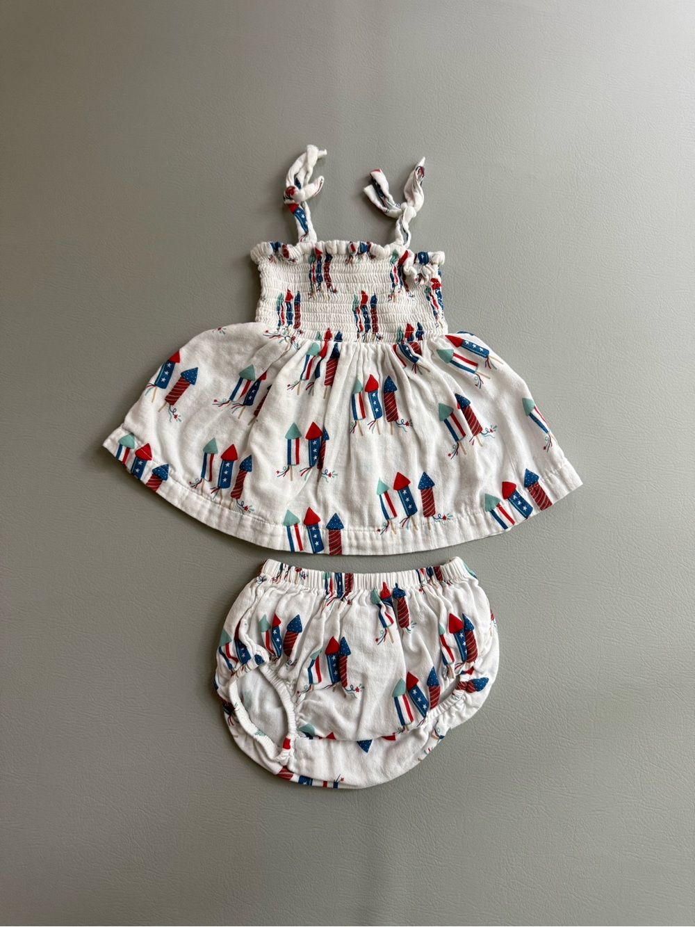 Siix Baby Girl Firecracker Smocked Fourth of July Set TankTop & Bloomers 2T